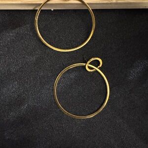 Chic Gold Hoop Earrings